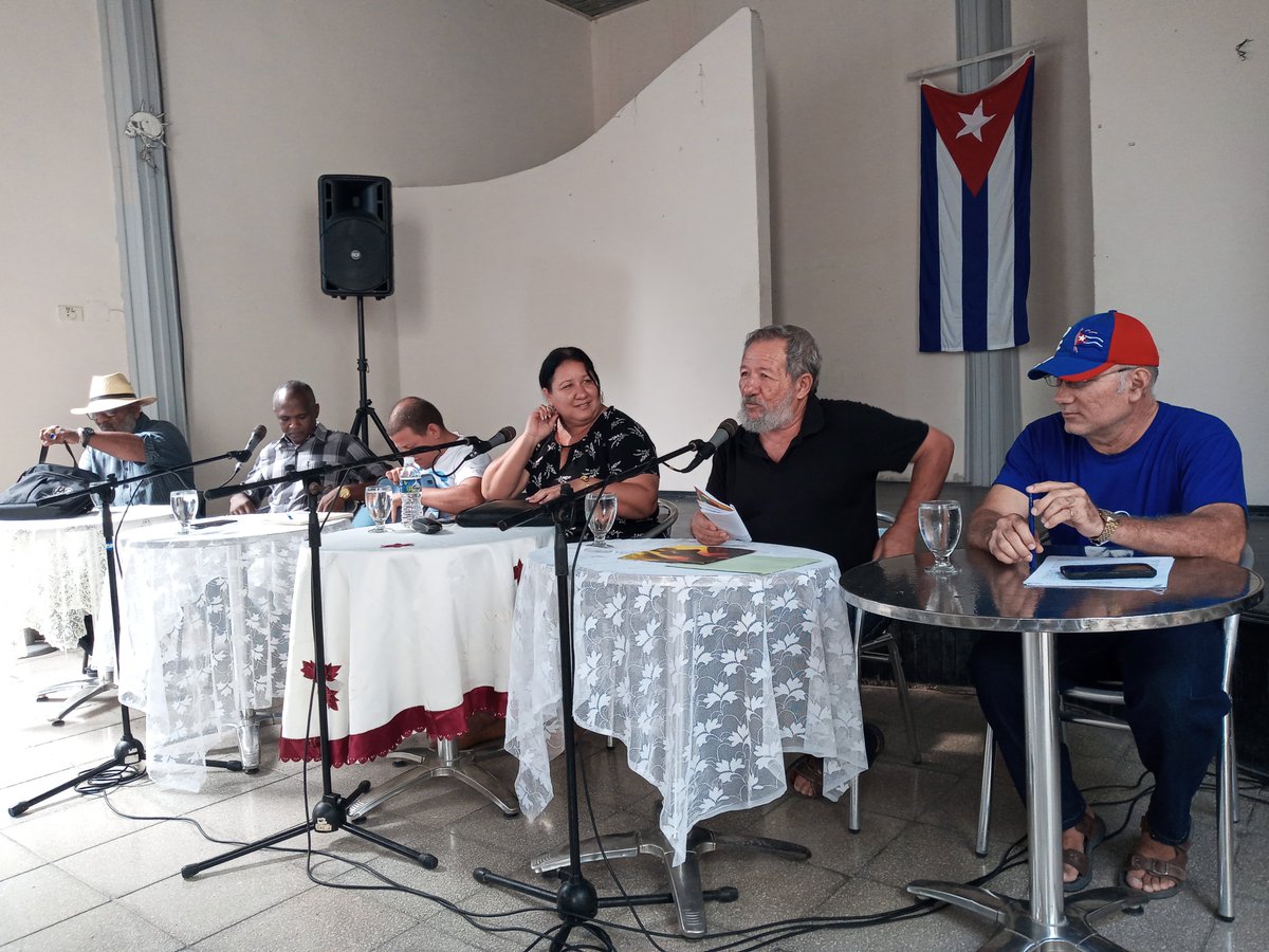 Preside nuestra primera Secretaria del Partido en Granma Asamblea de la filial de la UNEAC en Manzanillo. #ProvinciaGranma. #CubaPorLaPaz. <a href="/CapoNapoles/">Yanaisi Capó Nápoles</a>.<a href="/escribano_cruz/">Francisco Alexis Escribano Cruz</a> .<a href="/AlexanderSpec18/">Alexander Specht</a> . <a href="/YordanyFonseca/">Yordany Fonseca</a>