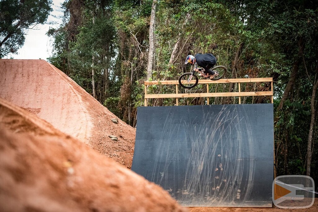 GIROVISUALS's tweet photo. Crankworx Cairns / This one has been in the worx since 2018 according to rumours and many are excited to finally see it here. Riders out getting a feel for the terrain either doing DH trail walk or jumping the fresh dirt. Going to be an epic week for sur… https://t.co/mjWA3ZYOi2 https://t.co/gMMuEQmY96