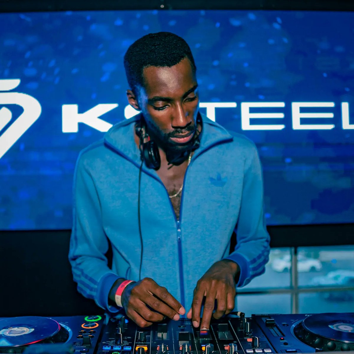 blvkdsteele's tweet photo. Playing direct support followed by an impromptu B2B with @tinlicker_nl at their sold out show in Denver this past Sunday is the kind of thing that dreams are made of.

Thank You to everyone that came out and supported.

-KSTEELE ❤️ https://t.co/9ESTiFsewj