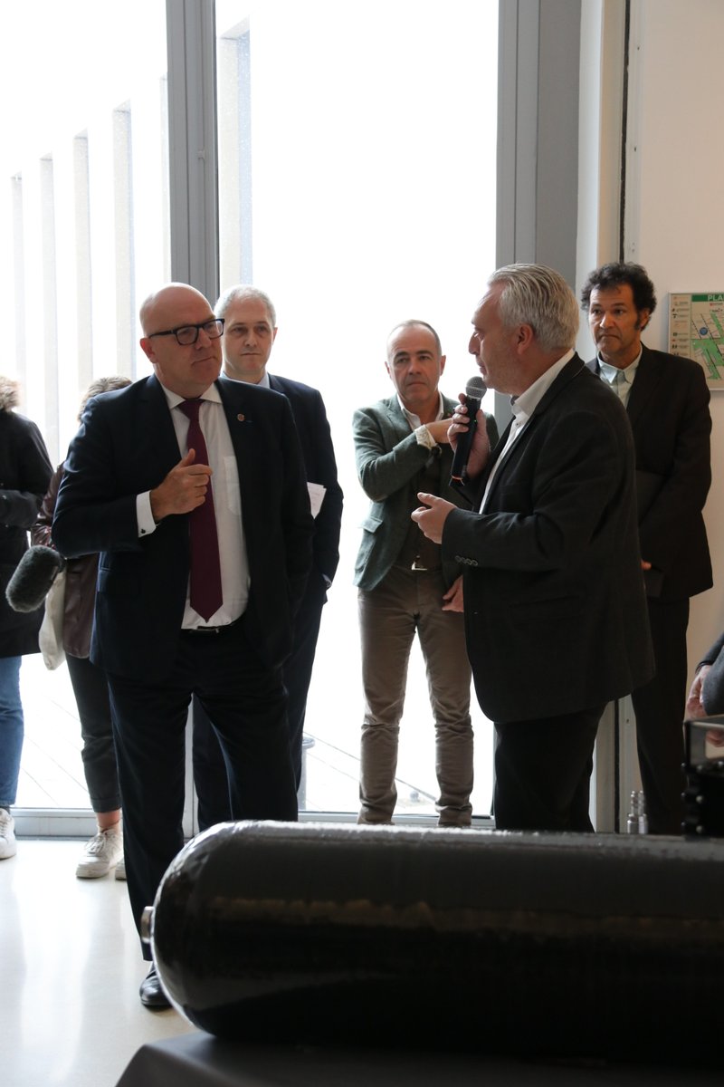 FemtoSt's tweet photo. Visite ce matin @FemtoSt de @BrunoBonnellOff Secrétaire Général Pour Investissement #FRANCE2030. Présentation et échanges: écosystème, hydrogène-énergie, micro-nanotechnologies, robotique avec @Univ_BFC @CNRS_Centre_Est @fc_univ @ENSMMOfficiel @utbm_fr @bfc_region @Prefet21_BFC https://t.co/eOCJUnSgUc