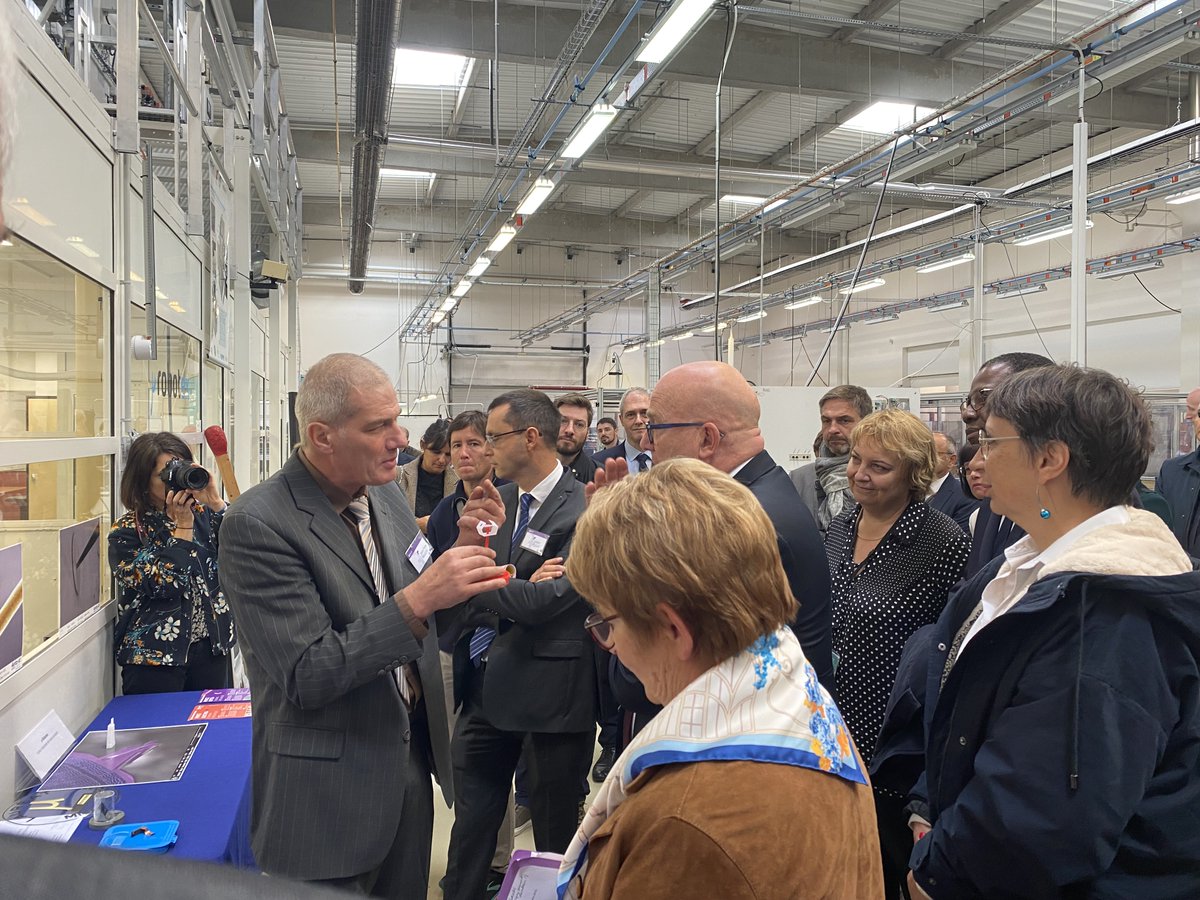 FemtoSt's tweet photo. Visite ce matin @FemtoSt de @BrunoBonnellOff Secrétaire Général Pour Investissement #FRANCE2030. Présentation et échanges: écosystème, hydrogène-énergie, micro-nanotechnologies, robotique avec @Univ_BFC @CNRS_Centre_Est @fc_univ @ENSMMOfficiel @utbm_fr @bfc_region @Prefet21_BFC https://t.co/eOCJUnSgUc