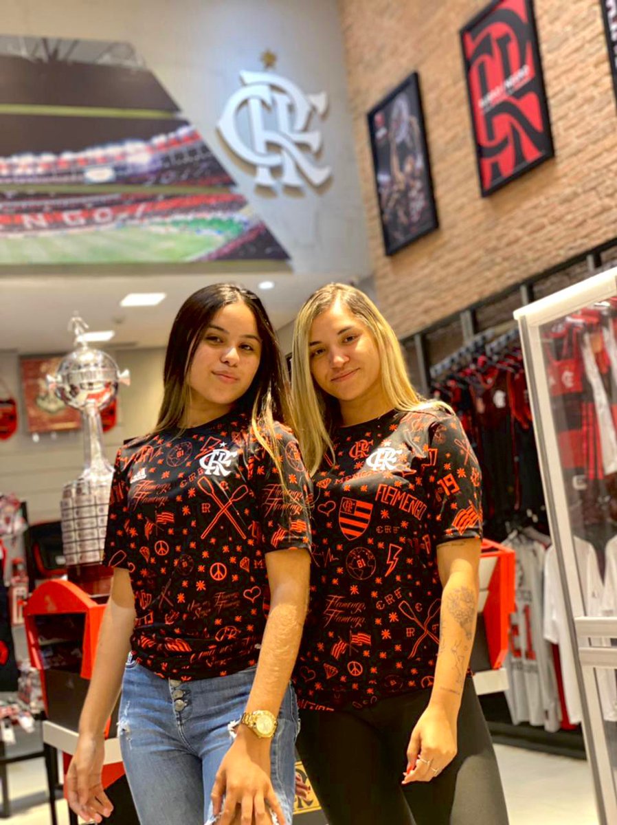 nacaornmaceio's tweet photo. DE FLAMENGUISTA PARA FLAMENGUISTA!

Sabia que o novo Manto pré-jogo é estampado com tatuagens de torcedores rubro-negros? Corre na NRN Maceió e garanta já o seu! 🔴⚫

📍 Visite: Avenida Menino Marcelo, 3800 - Shopping Pátio Maceió
📲 Compre pelo WhatsApp: https://t.co/KhN7x9CJM4 https://t.co/7HCDVAfH7q