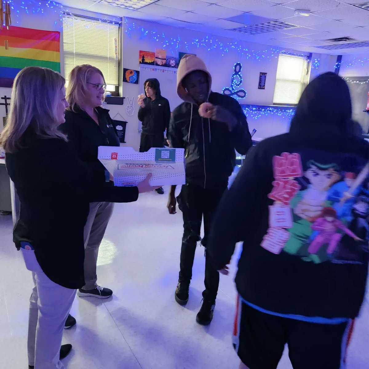 academy_carver's tweet photo. We had 73 students who missed 1 or no days of school for the month of September!!! They received a Krispy Kreme donut as a treat for such good attendance. Showing up is half the battle and we are proud of our Wolverines. #bettereveryday #Wolverinepride #oneCCPS https://t.co/nfbjSsdn6I