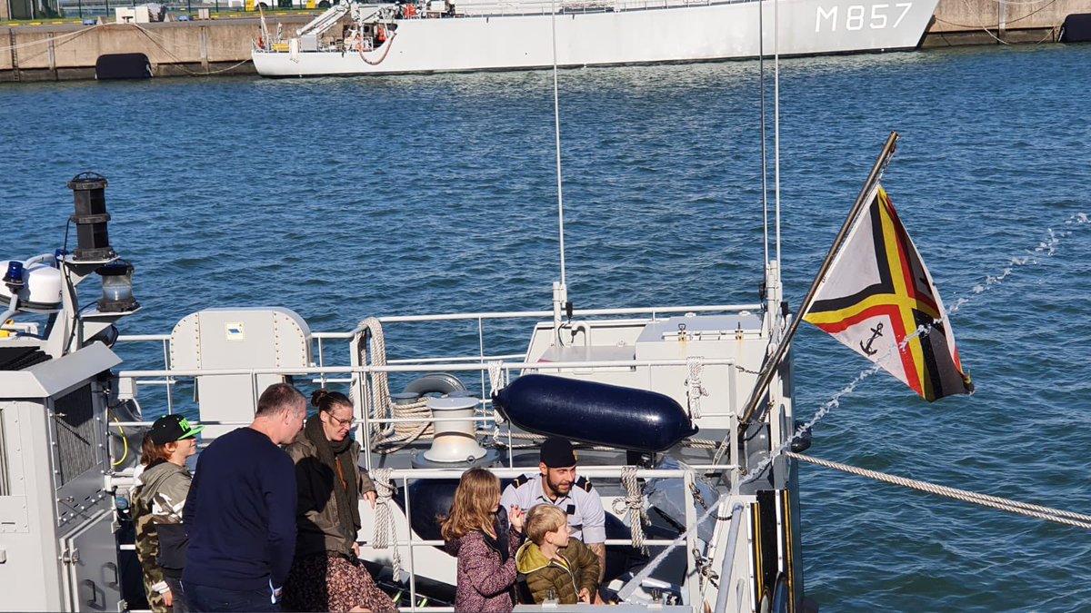navalgroup's tweet photo. [#Throwback] ⚓️🇧🇪 Our mates from Naval Group Belgium took part to the #DroneFest during the 3rd edition of the Zeebrugge #TechnoFest. On the programme: visit the ships of @TheBelgianNavy, virtual reality, techno music, but above all drone races! #navgeek https://t.co/O3apmmgLuM