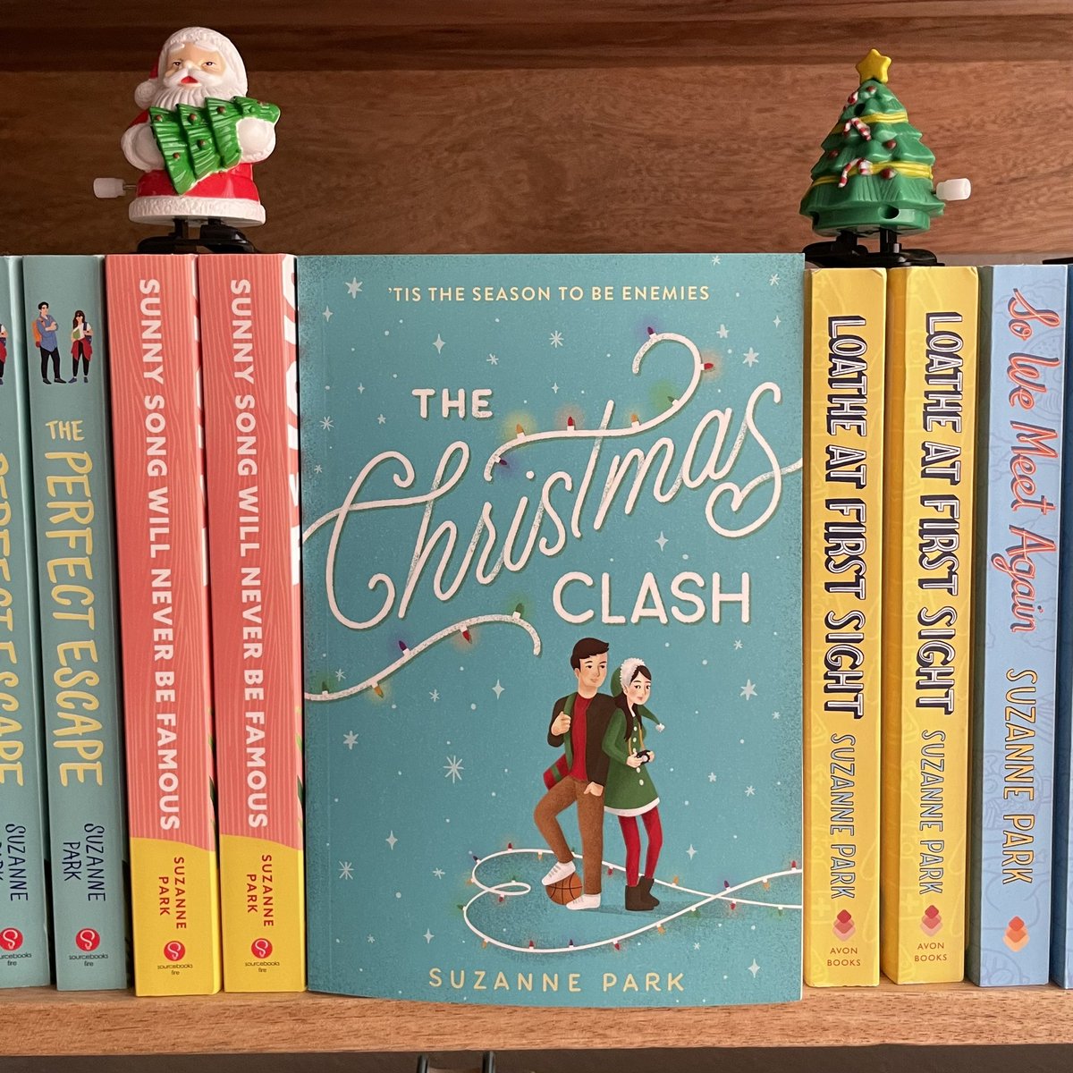 My YA holiday book THE CHRISTMAS CLASH is out today! Rival teens whose families own competing Asian food court restaurants find out the mall is going to be demolished & have to work together to save it Rivals⚔️ Swoons❤️ Holidays+ Mall🎄 Asian food🧑‍🍳 Info bit.ly/3UOdcsx