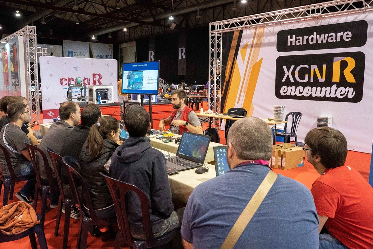 euskalencounter's tweet photo. ¿Quieres jugar al fútbol con robots, programar un sensor, diseñar un reloj con 60 leds o crear elementos para tu cosplay?🤔
En la #XGNR2022 tenemos #talleres en los que podrás aprender todo esto y, sobre todo, ¡divertirte! 🎉
👉 Puedes consultarlos aquí: https://t.co/FAfNESgh5S https://t.co/38KzcEXjny