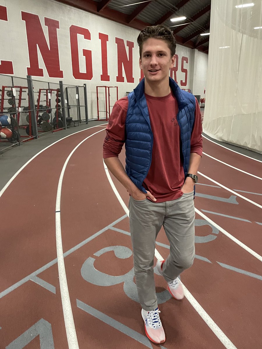 MaxReb2023's tweet photo. Thank you Coach Hall for the visit and tour of the MIT athletic facilities. I had a great time hanging out with the Engineer pole vaulters! https://t.co/zidFrZ8K3c