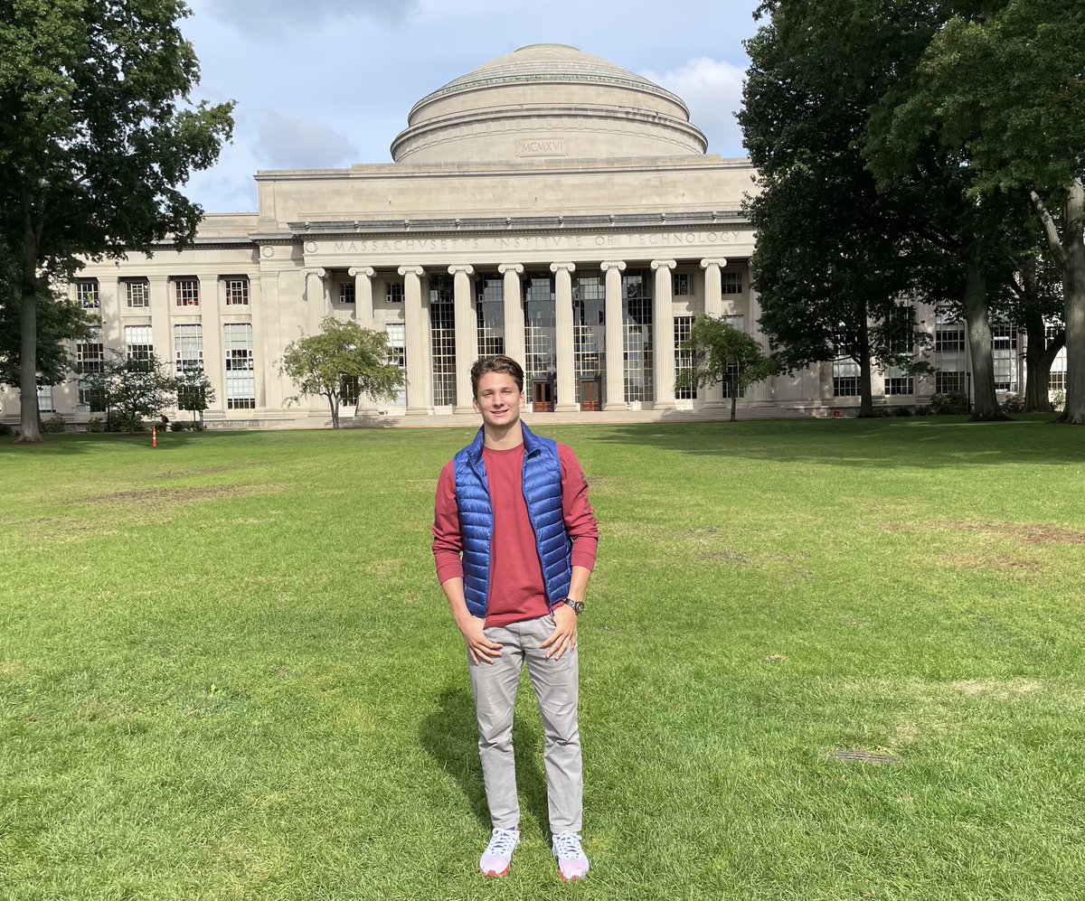 MaxReb2023's tweet photo. Thank you Coach Hall for the visit and tour of the MIT athletic facilities. I had a great time hanging out with the Engineer pole vaulters! https://t.co/zidFrZ8K3c