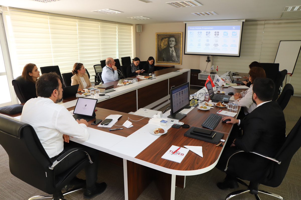 TÜSEB Enstitü Başkanları toplantımızı gerçekleştirdik.

Sağlık Bilim ve Teknolojilerinin dünya ile eşzamanlı ülkemizde yapılandırma ve gerçekleştirilmesi için enstitülerimiz faaliyetlerini genişleterek sürdürüyor.