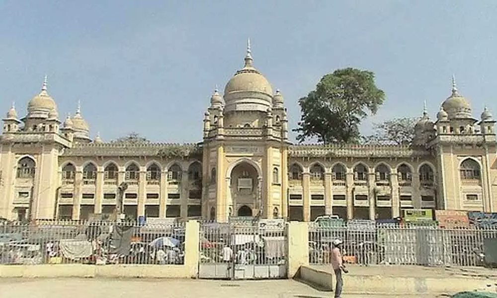 alamzubair_alam's tweet photo. @trsharish @trsharish sir plz look at the age old unani hospital and do the needful....Save the unani pathy and allot atleast one unani college with scientific infrastructure so that we can prepare and prove how unani medicine can fight against deadly and chronic diseases. https://t.co/a0BZigXg70