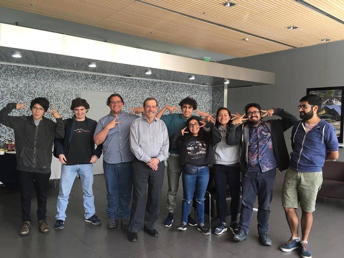 valesk_za's tweet photo. El 2019 Alain Aspect visitó Beauchef y dió una genial charla. Nos sacamos una foto haciendo brackets. Hoy el es Premio Nobel de Física 🤩
#NobelPrize2022 #phyisics https://t.co/iQCHk0dsZ2