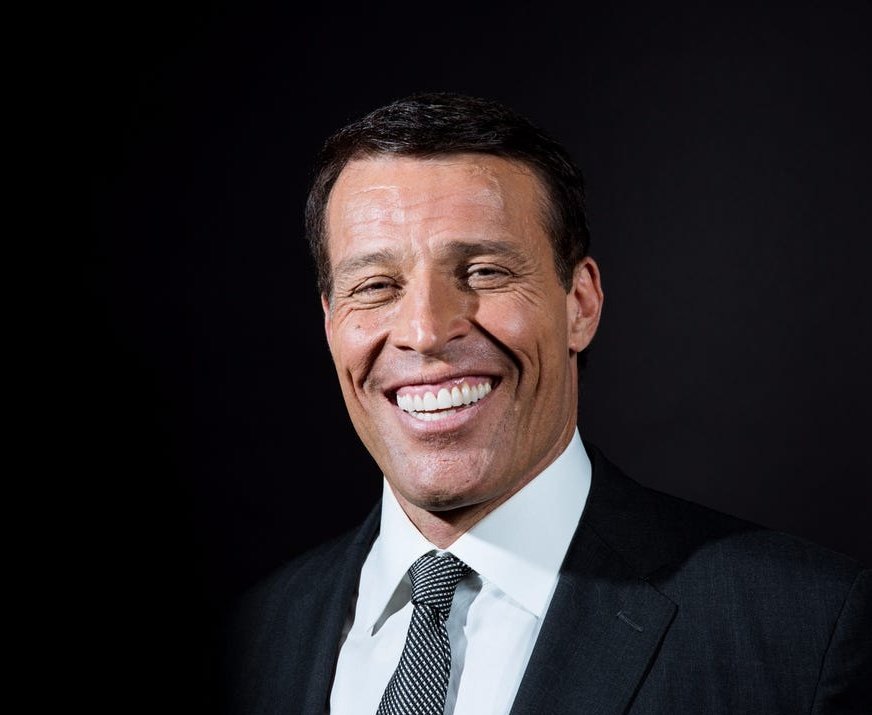 ferbenitez_ok's tweet photo. 1. Tony Robbins
Es sin dudas el más reconocido a nivel mundial. Tiene legiones de seguidores y entre ellos figuras muy destacadas globalmente.
Sus libros que más me gustaron:
"Poder sin límites" y "Dinero: domina el juego". 
Bonus: su documental en Netflix "No soy tu gurú" https://t.co/rjA1NgGYkW