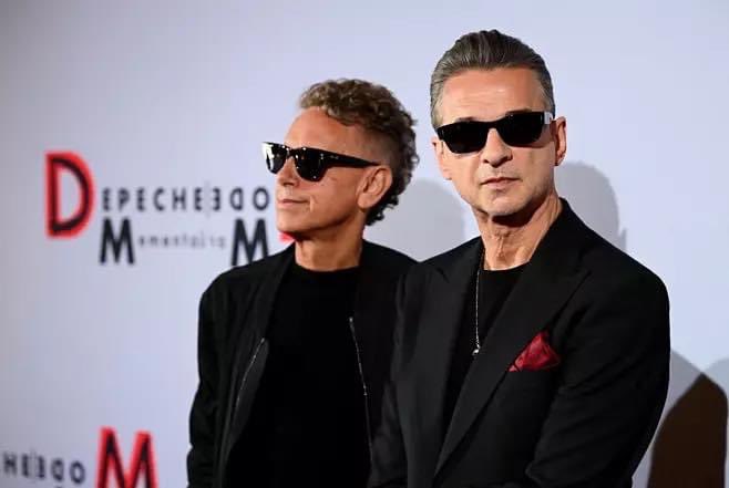 dmforumeu's tweet photo. #DepecheMode #Berlin #Pressconference #MartinGore #DaveGahan #AntonCorbijn https://t.co/VInPaUsGx5