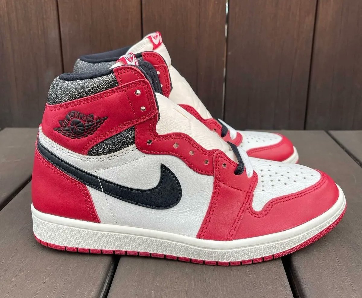 JustFreshKicks tweet media