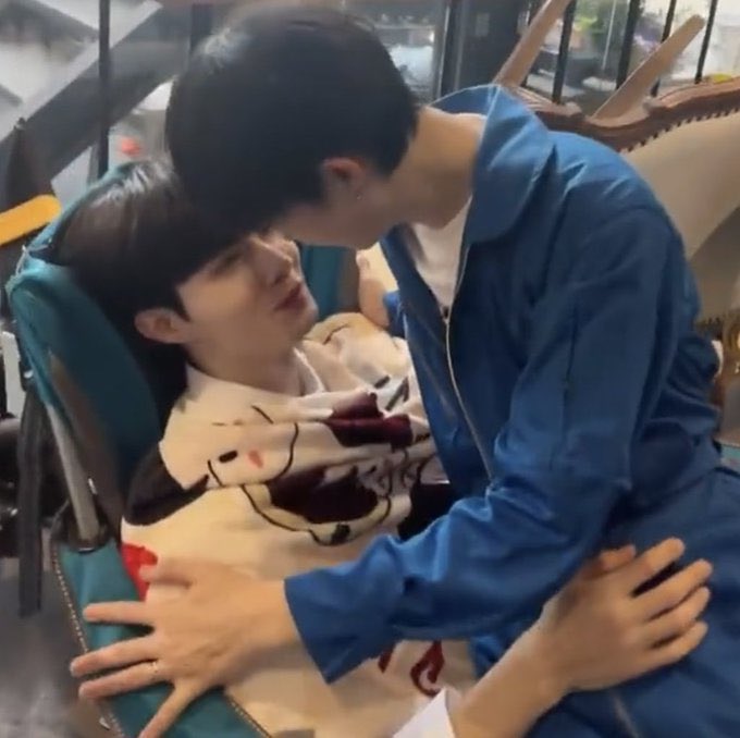 bubudevu2's tweet photo. ก็แค่คุยกันธรรมด๊าาาา 👉🏻👈🏻 ไม่เห็นมีอะ���รเลย  🥴
เน๊าะ 🤭 @zee_pruk @CwrNew

#Q3นิ่งเฮียมาเชียร์กันเถอะ
#ZeePruk #NUNEW #ZeeNuNew https://t.co/ZpUSHFAJ6x