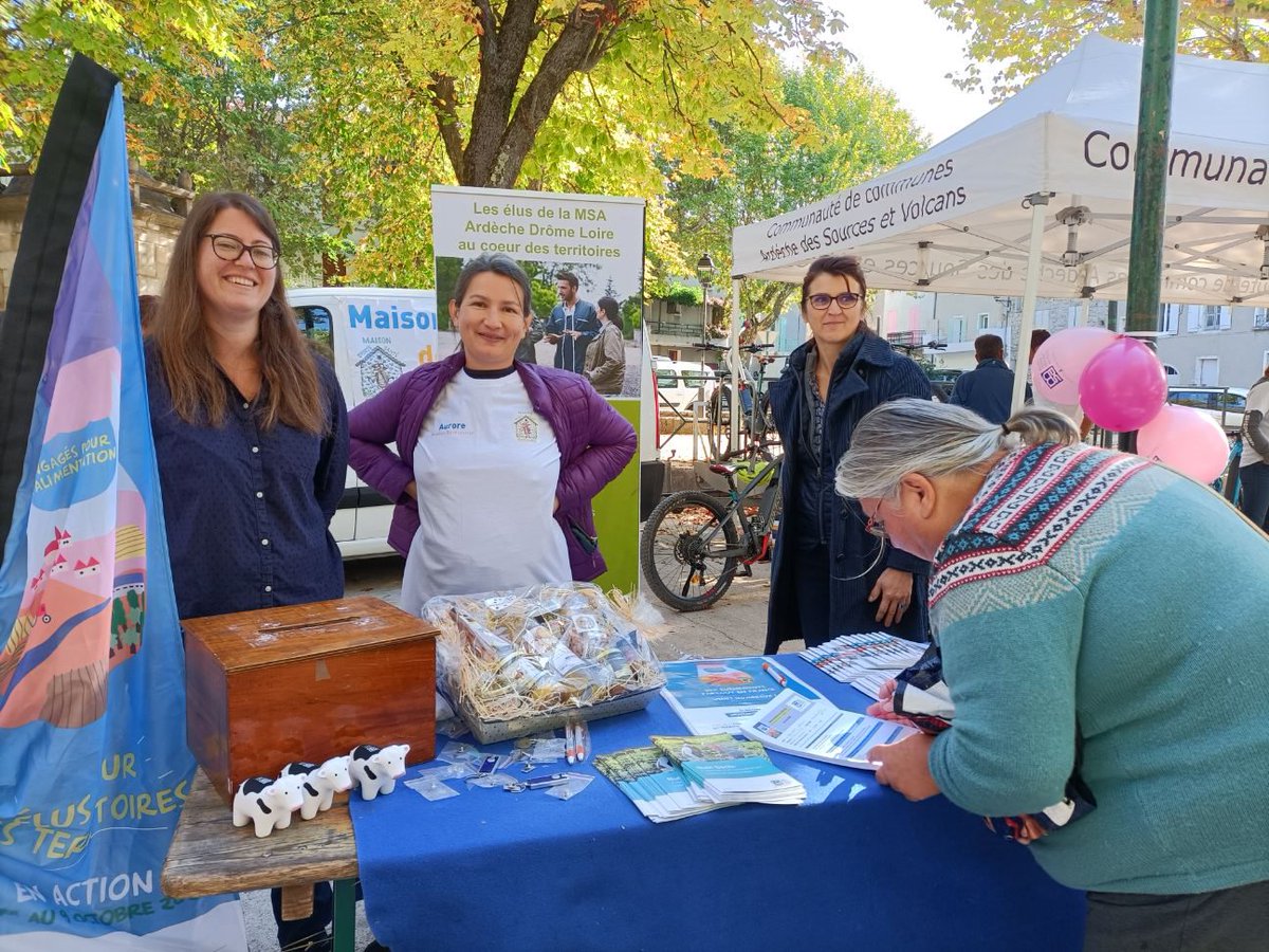 msa072642's tweet photo. #ElusMSAenAction
🏃‍♂️🥦Journée prévention alimentation, activité physique et dépistage des cancers à Jaujac, en partenariat avec la Mairie, la maison Sport Santés des Monts d’Ardèche et les professionnels de santé locaux . 
#ActionCommune https://t.co/uPJqfAX2qL