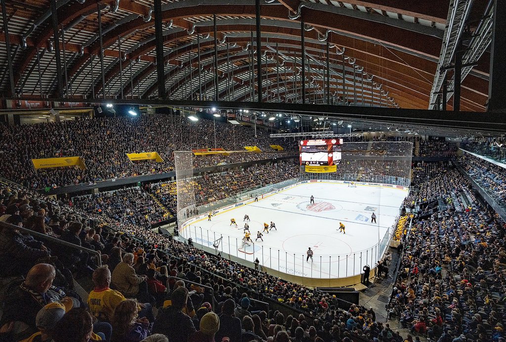 PredsNHL's tweet image. A night we’ll never forget. 

Thank you for showing our Captain and team so much love, @scbern_news!