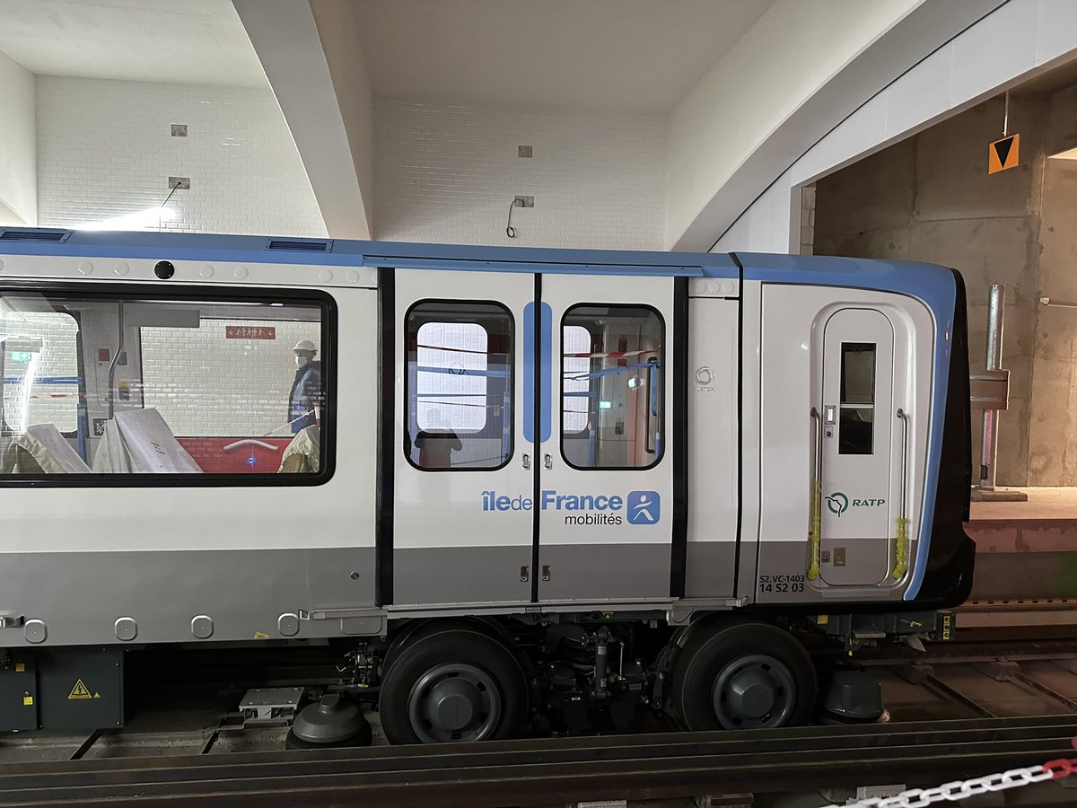 RATPien's tweet photo. Magnifiques #MP14CC en test sur #Ligne11 à Rosny @Metro_Insolite @Asso_usagersidf https://t.co/7x76J4jIwP