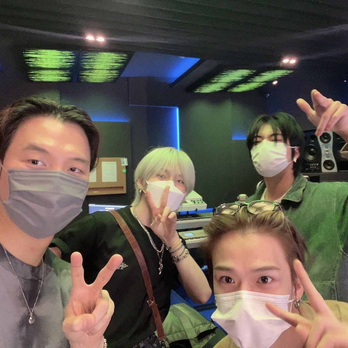 221004 DEE.P (danpak0603) instagram post  

“A lot of good memories while working on this album. It was an honor to work with the best! 🙏💎"
📎instagram.com/p/CjSrO1IvTug/…

#TREASURE #트레저 
<a href="/treasuremembers/">TREASURE</a>