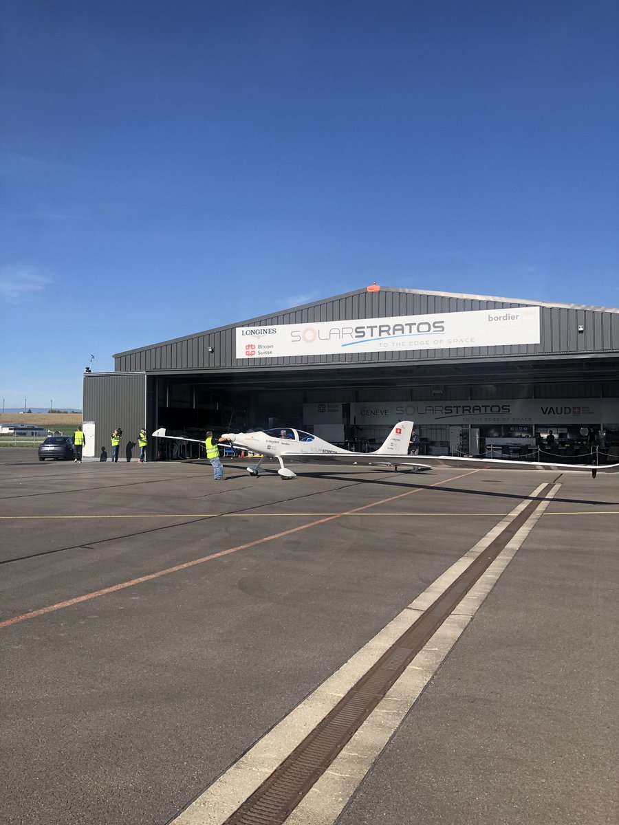 After a one-hour flight, the solar plane is back 🛩
#solarstratos #solarplane #solarenergy #aviaton #technology