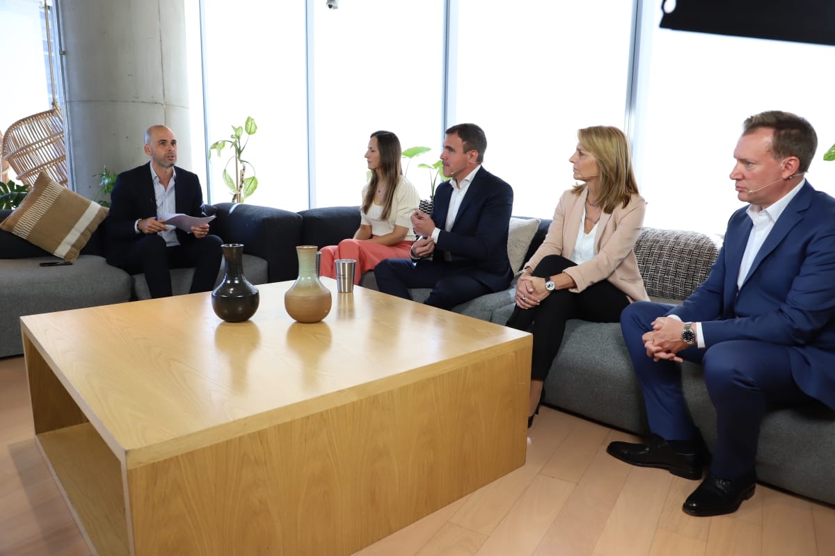 🗣 <a href="/AmbitoDebate/">Ambito Debate</a>| Cómo piensan los CEOs en Argentina

🎙<a href="/julianguarino/">Julián Guarino</a>

👉María Tettamanti, Directora General de Camuzzi: "En el país aún estamos atrasados en pensar la transición energética. No encontramos el camino para hacer accesible el servicio sin comprometer el desarrollo"