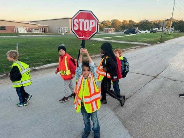 clinton_schools's tweet photo. Bluff had "Walk with a Cop" yesterday morning! They walked from CHS to Bluff. The students really enjoyed it! Thanks to those that participated! https://t.co/PUeCubQOCX