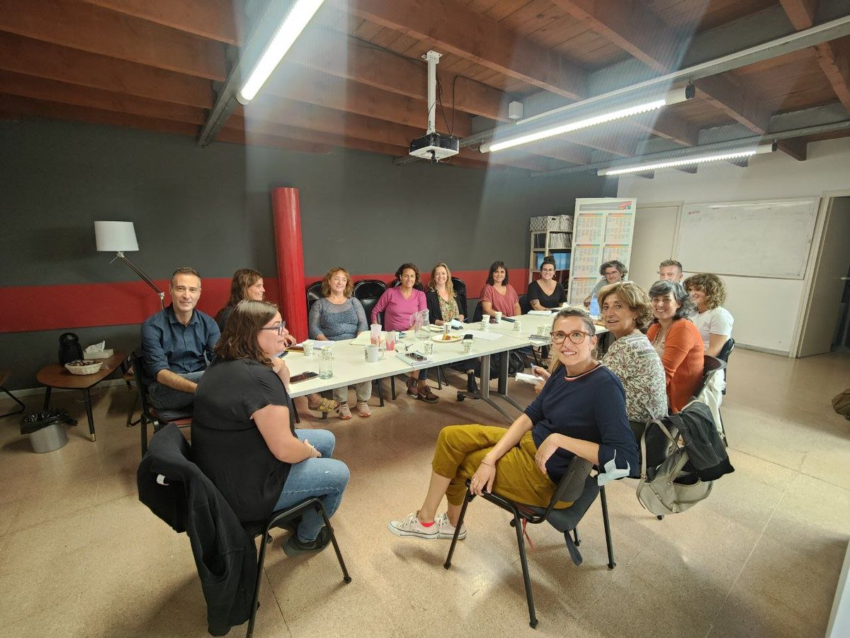 centrejove's tweet photo. Avui ens hem trobat amb responsables municipals dels ajuntaments de Reus, Lleida, Sant Cugat i Girona.

💖✨💐 Contentes d'iniciar un camí conjunt cap a una xarxa de centres d'atenció a les sexualitats per a joves arreu del territori. https://t.co/TXYq6B5p8D
