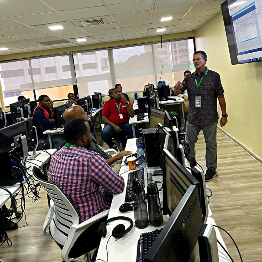 we_are_TLC's tweet photo. The team in the DR had a great time getting to know Tom Cardella and showing him around during his site visit. It was a successful trip all around!

#LifeatTLC #ContactCenterLife #CallCenter #Careers #FunAtWork https://t.co/dRGFLlaGal