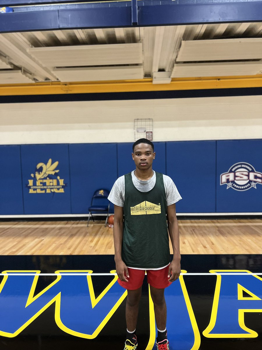 UC_Exposure's tweet photo. @Coach_Tim14 @JMJ05_ The best on ball defender at the camp that excels in the open Court was "Top Prospect" @JMJ05_ Athletic guard who is one to add to your list of recruits if you play pressure D & push it in transition #UCExposure #HesAFIT @ARHoopScoop @big73miller @cbjones31 @TAKEOVERSports https://t.co/L1qQCcppur