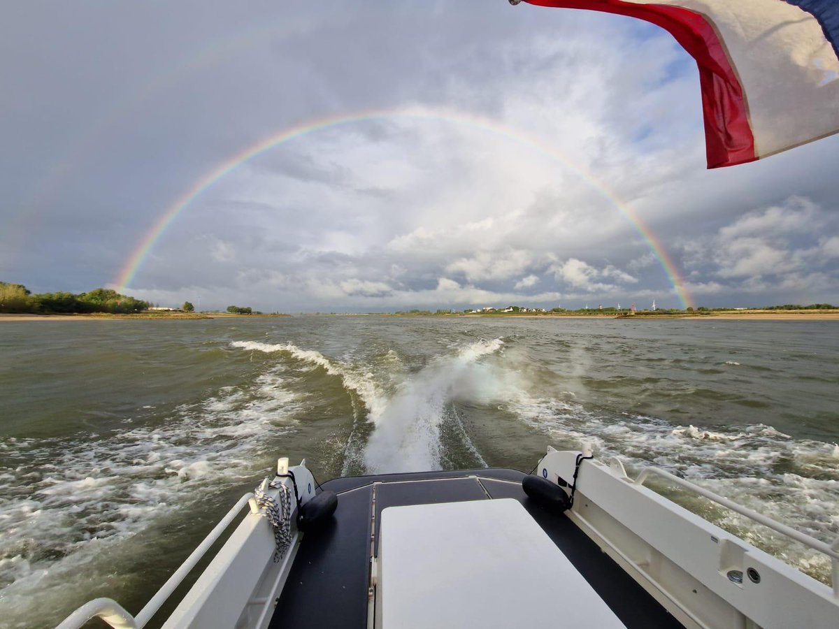 Prachtplaat! Onze collega spotte onlangs een dubbele regenboog. Gemaakt aan boord van onze hybride peilboot Gelderland. 😃🌊