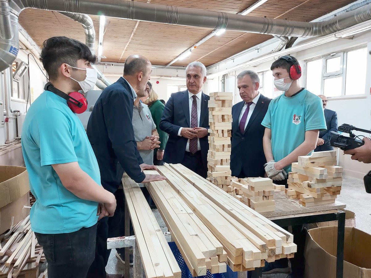 ✅️ OKUL OYUNCAKLARI TAŞMEKTEPTEN ❗️❗️❗️
Valimiz Sayın <a href="/Valiavnicakir/">Avni Çakır</a>,Taşmektep M.T.A.L Oyuncak projesi hakkında <a href="/AACanli/">AA Canlı</a> ya röportaj verdi. Vali Çakır,ülke genelinde okul öncesi 3-6 yaş grubu çocukların eğitiminde kullanılan oyuncakların yapıldığı atölyeleri ziyaret etti.
🔽