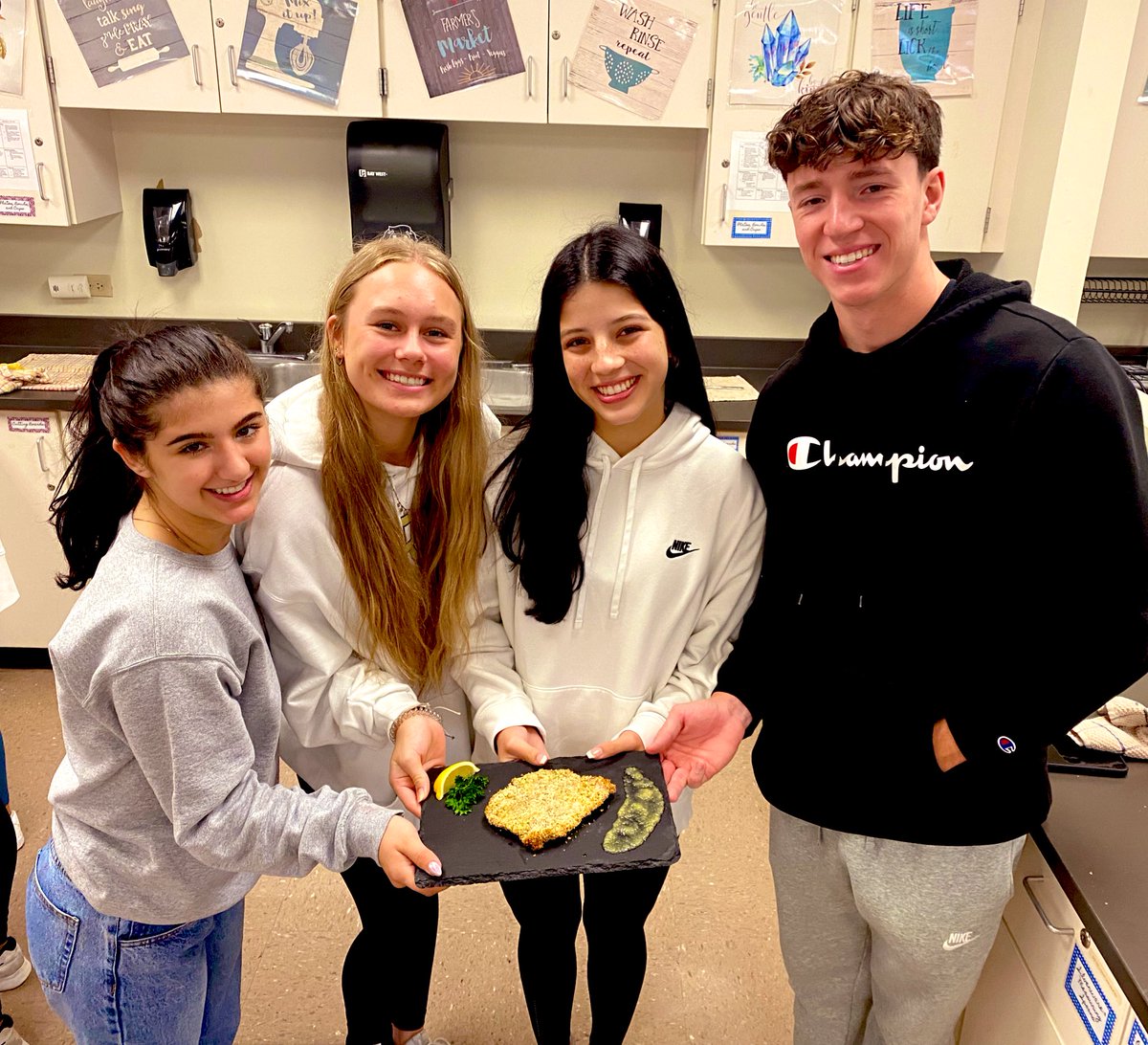 LHS210Wilcoxen's tweet photo. Pork Schnitzel ๐ฉ๐ช ๐ท ๐ #internationalcooking #wearelemont #Germany https://t.co/r0CO11uiA0
