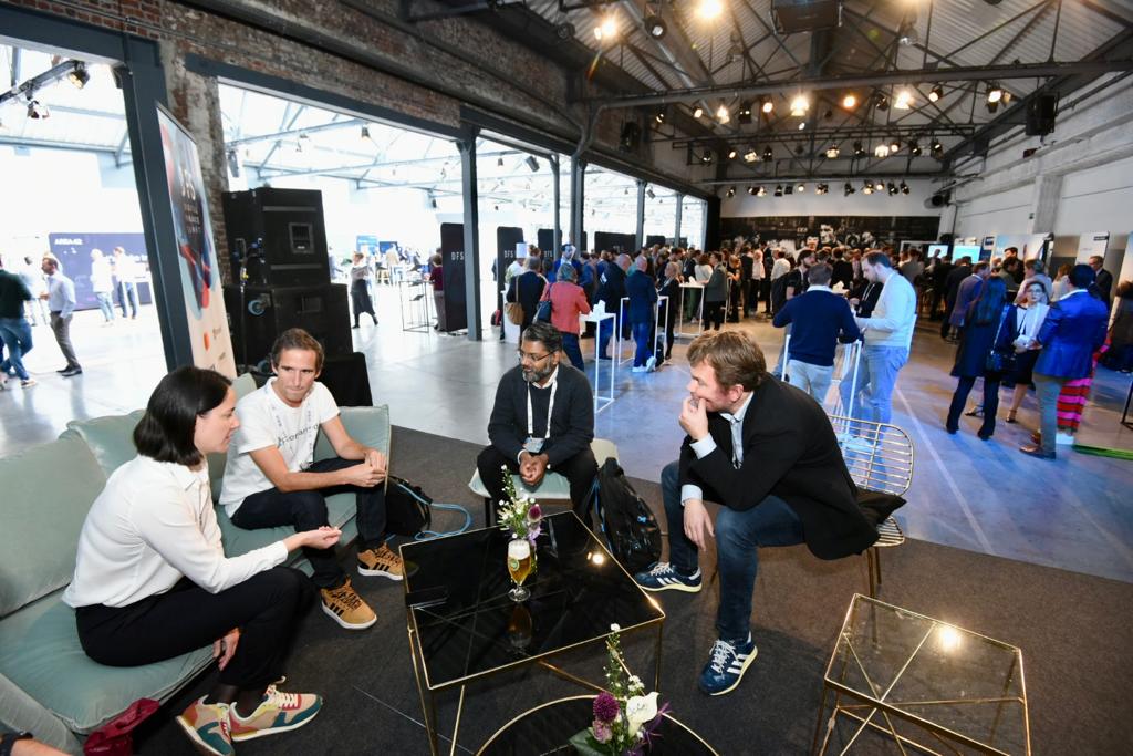 fintechbe's tweet photo. ☕We have been having some interesting conversations at the "Meet the Speakers Café" with industry experts like Analia Clouet, Frederic Lebeau, Marijke Verhavert &amp; Margaret-Ann Splawn. Here are a few glimpses from one of the sessions.💡

#fintechbe #DFS22 https://t.co/ZygsZFAmfD