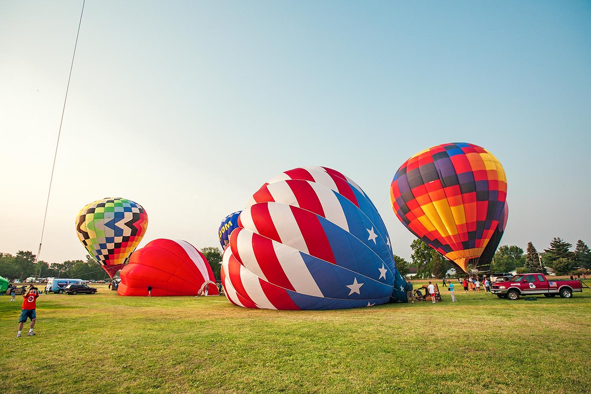 WisconsinPics's tweet photo. Hot air balloons getting set to launch near Monroe, Wisconsin.

#balloons #hotairballoons #travelphotography #photography #wisconsin #onwisconsin #wisconsinphotos #stockphotos #stockphotography https://t.co/zXqPr3WS3s