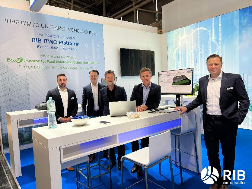 RIB_DACH's tweet photo. +++ Live auf der EXPO-Real in München
#runningtogether zusammen mit Schneider Electric und unseren Partnern von unserem Messestand: Der Startschuss ist gefallen und die EXPO REAL ist bereits in vollem Gange.
Bis gleich!
#exporeal #rib #iTWO #construction #futurebuilding https://t.co/cXv1cMIQFa