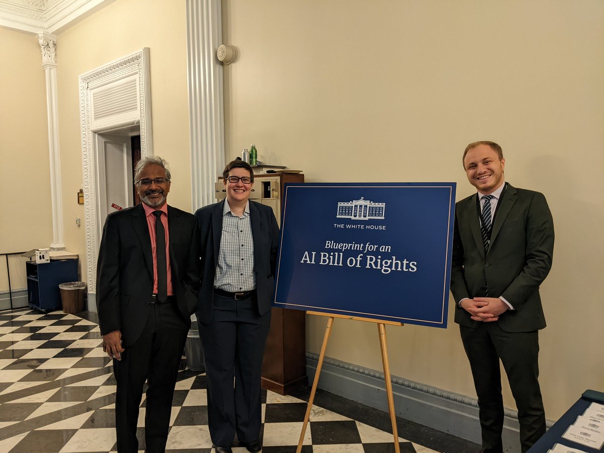 Suresh Venkatasubramanian (mostly in the sky now) tweet media