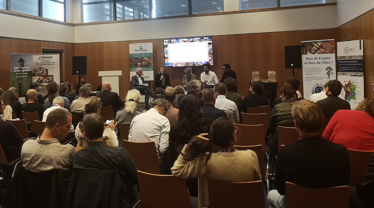 "L'état pourrait faire davantage d'eco-conditionnalite dans l'attribution des aides afin de mieux valoriser les matériaux bois et biosourcés" plaide Christine Leconte lors d'une table ronde introductive a la remise du @Prix_nat_bois
#Construction #Bois