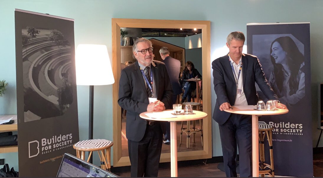 CoubeM's tweet photo. Intervention de Philippe GRUAT et Jérôme LEBRUN, respectivement Président et Directeur de l’Ecole. https://t.co/boPIKlvMFG