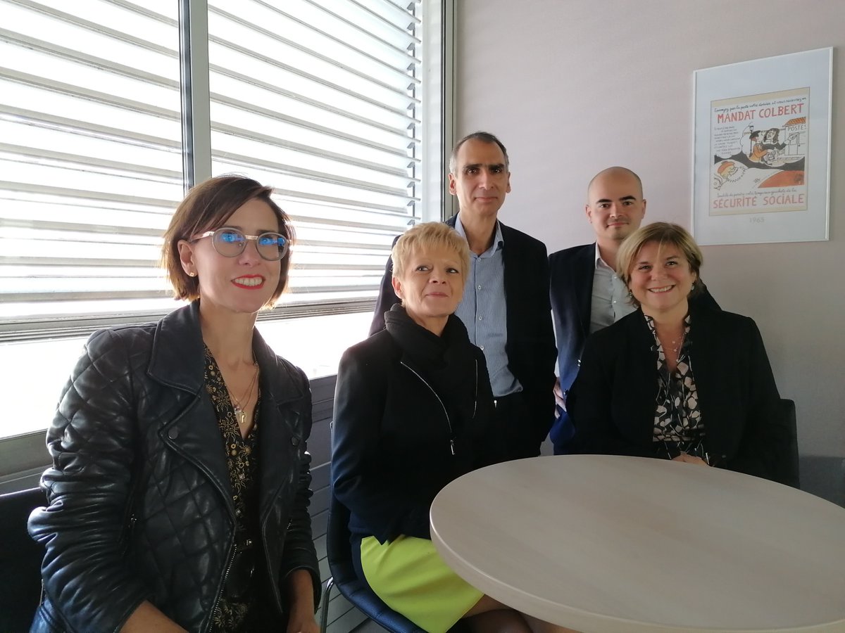 cpam_71's tweet photo. [En ce moment] Pour les 77 ans de la #securitesociale Nicole Duban présidente &amp; @Patriciacourtial directrice  @cpam_71 accueillent Cécile Aladame directrice @caf71_actus, Rodrigue Lopez, ss-directeur @msa_bourgogne et Francis Lebelle directeur @CarsatBFC #77ans #securitesociale https://t.co/6hbDB4p70N