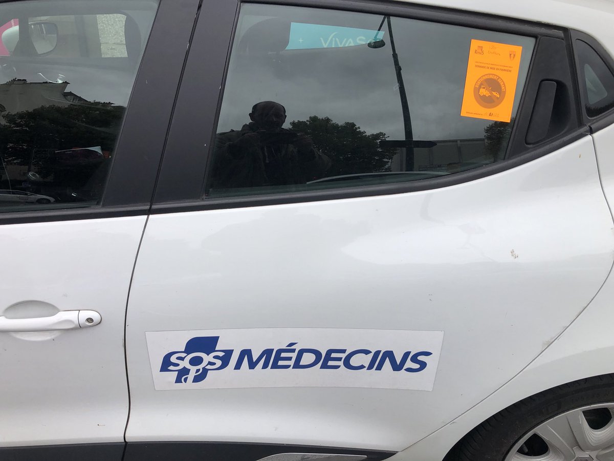 #Rennes à défaut de trouver une place où stationner près de son patient , le médecin de Sos médecin se gare sur le trottoir avec ses warning! Et hop une demande de mise en fourrière !!! Ça va être pratique pour ses prochains rdv!!!!