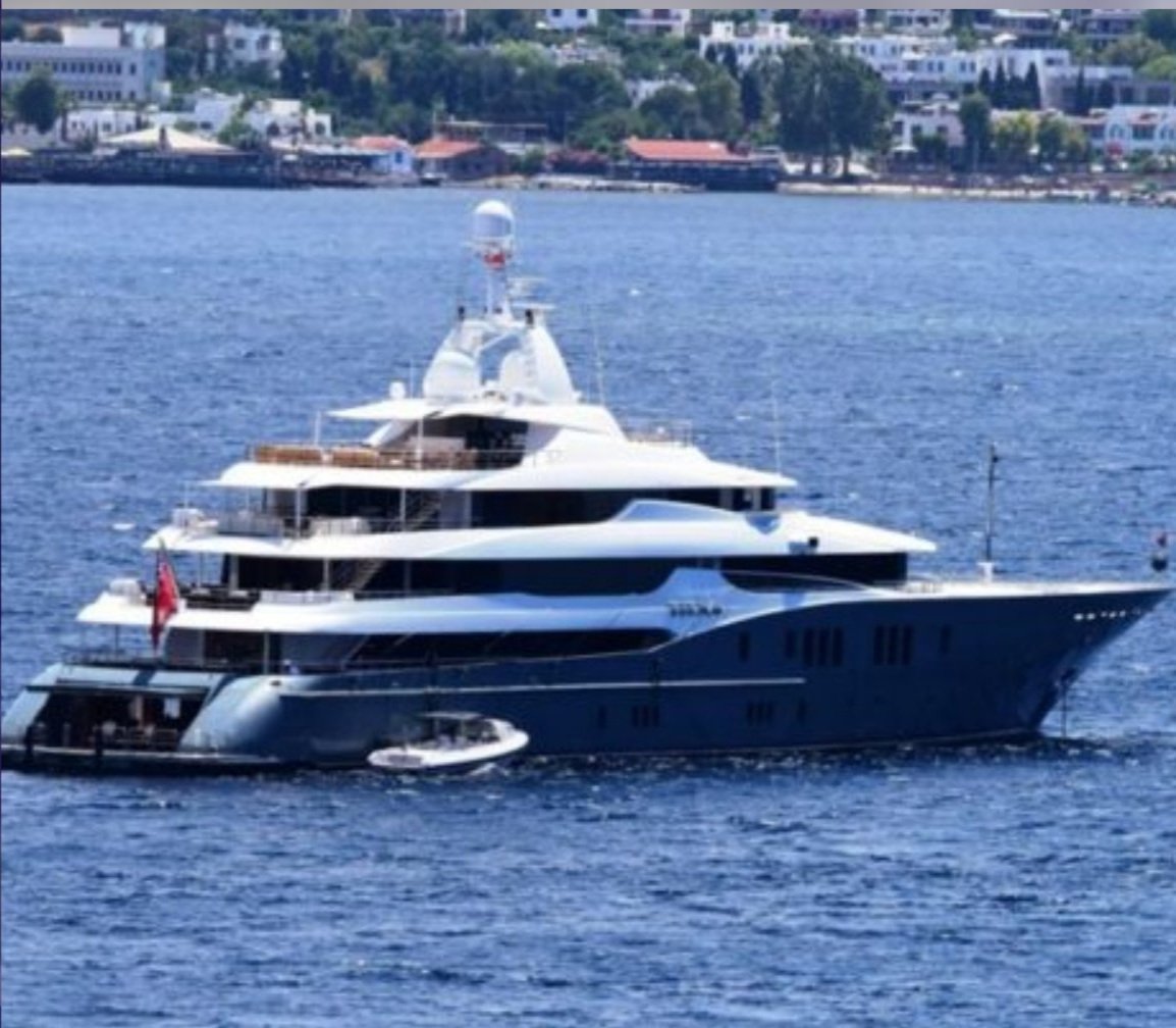 Duydunuzmu fakirler.?
Bu apla Mv. maaşıyla !
4 buçuk Milyon Dolar lık 
yat almış.
Sizde duşa kabinlerinize 
4 dakikalık kum saati taktırın emi. 
#SosyalMedyaSUSMAyacak