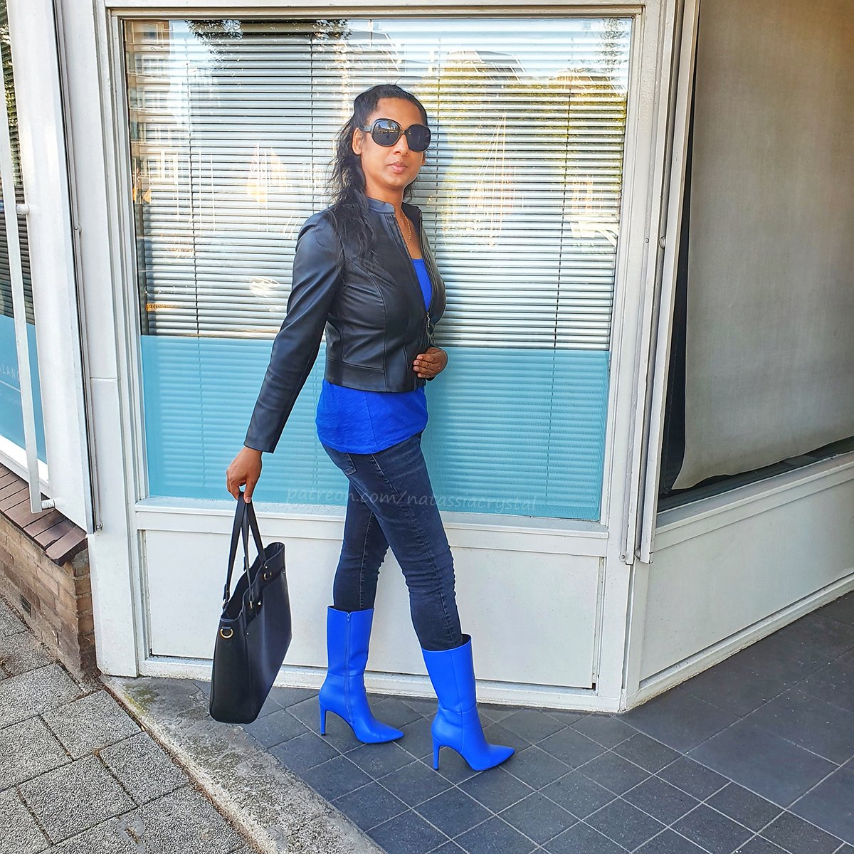 TheNatCrys's tweet photo. Lots of stuff happened in the last 7 days.. but everything's okay (ish) now. 🤞🏽
I treated myself to blue high heeled boots.. and I'm happy! 💙
#blueboots #nomakeup #80s https://t.co/Nd9NQQvCW9