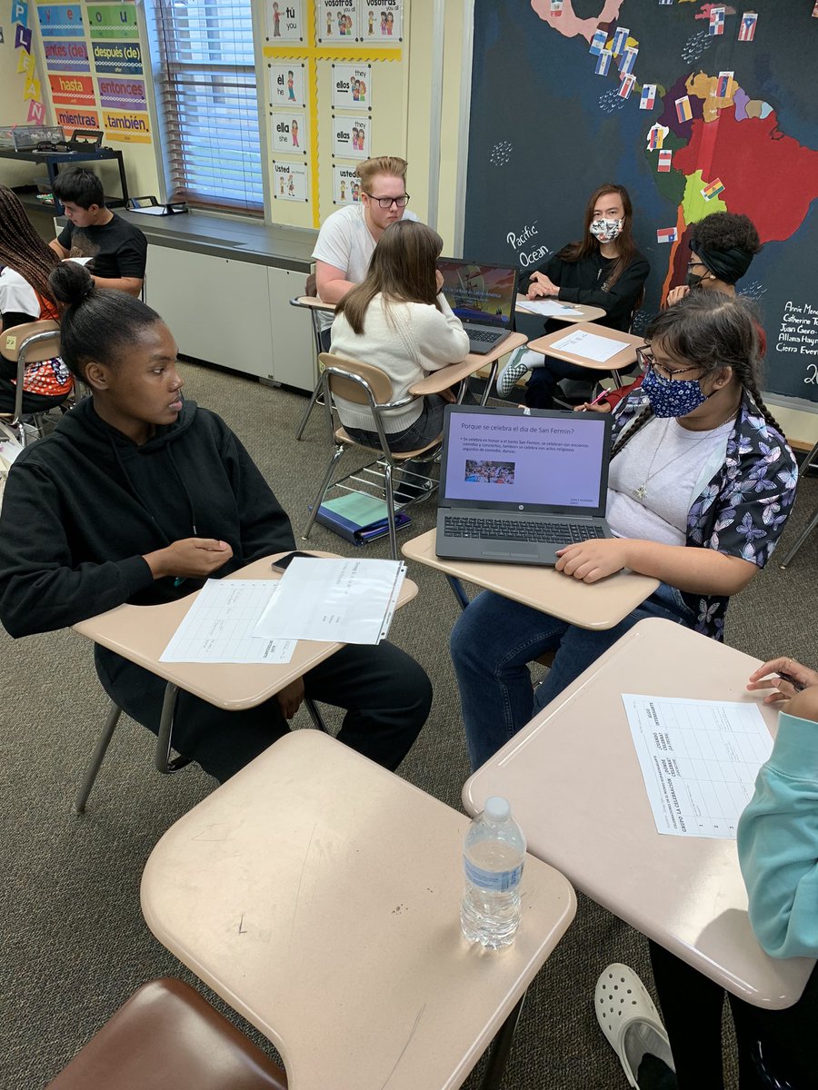 NavarroSupt's tweet photo. @McDonoughHS this morning visiting Ms Moss’ Spanish class where students are creating their PowerPoints in Spanish and presenting to peers in Spanish. Way to find creative ways to get students writing &amp; speaking and listening to each other in Spanish. https://t.co/yLeyls8Ht1