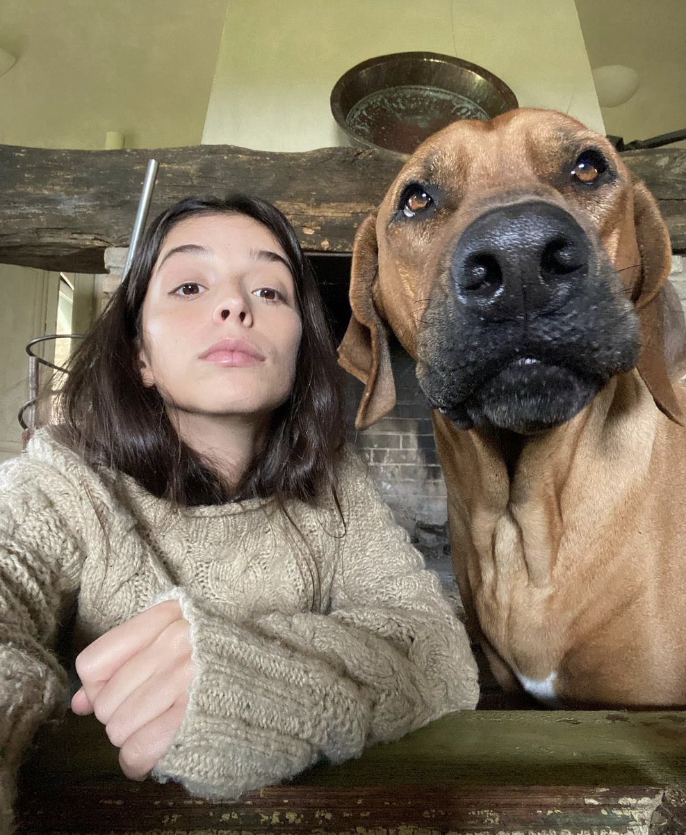 violaloiero's tweet photo. mi è mancato molto il mondo di twitter, ma avevo bisogno di prendere dei giorni per me stessa, così dopo il mare con eli sono scappata in montagna.

un bacino da me e toto 🥰 https://t.co/zf5A6ponpR