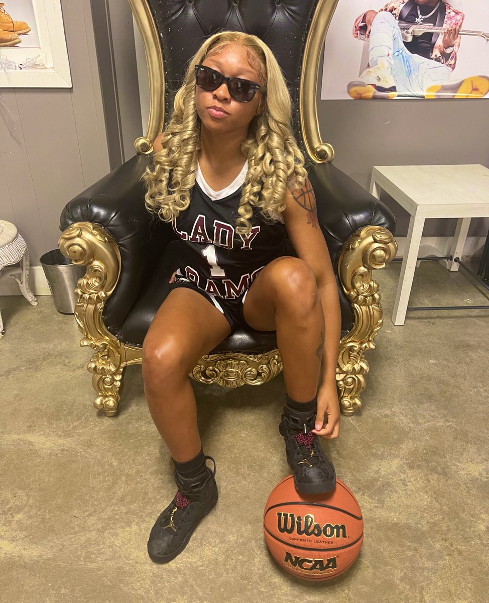 Deundria Stovall tweet media