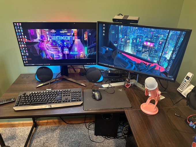 Almost all set up for my first live stream 🤪 https://t.co/8unRpUWht5