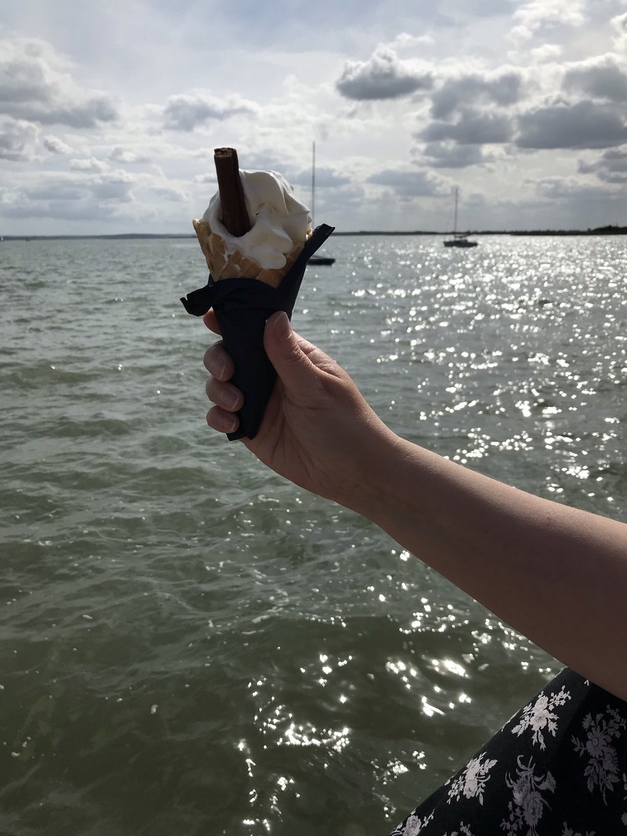 Hayley Forrest tweet media