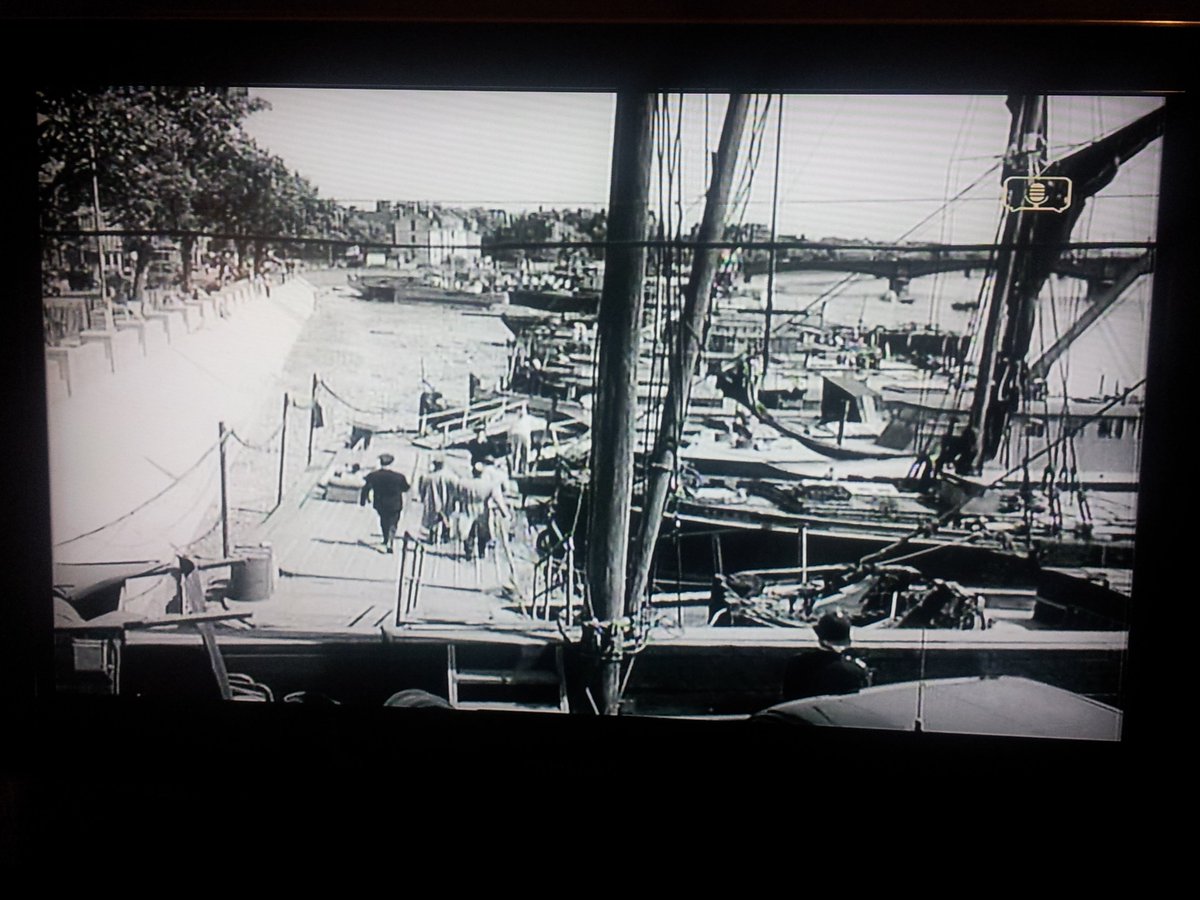repeatwatch's tweet photo. @TalkingPicsTV Great stuff house boats of Chelsea reach London #SW3 #FinalAppointment https://t.co/ukIsvSqs7J