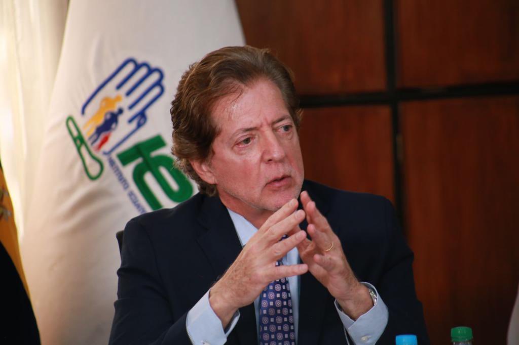 IESSec's tweet photo. Hoy con la participación de @AlfredoOrtegaEc, presidente del Consejo Directivo del @IESSec y @diegosalgadorib, director general, se desarrolla en #Quito un conversatorio con periodistas a fin de dialogar sobre las acciones impulsadas en los 100 días de gestión. #IESSteInforma https://t.co/HgoK6IcrBD