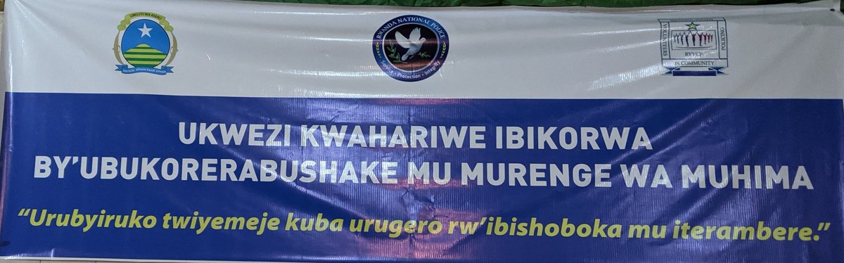MuhimaRyvcp's tweet photo. Muri gahunda y'ukwezi kwahariwe ibikorwa by'ubukorerabushake urubyiruko rwa #muhima mu Kagari ka #Tetero kimwe n'utundi tugari bafatanyije n'abaturage mu nteko rusange Aho batanze Ibiganiro Ku bwizigame bwa #EjoHeza bibutswa ko kwiyandikisha gusa bidahagije. @NyarugengeV https://t.co/KROAOuqJla